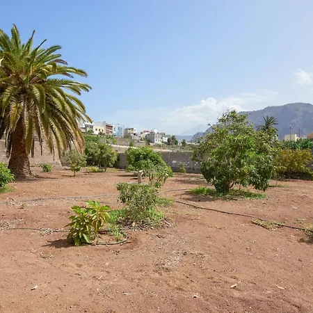 Сasa de vacaciones Charming House In With Shared Pool Buenavista Del Norte
