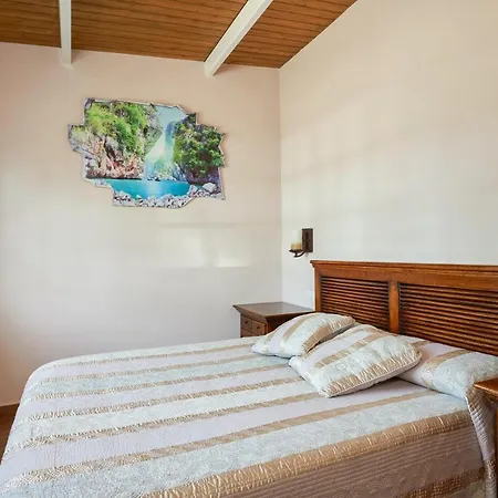 Charming House In With Shared Pool Casa vacanze
