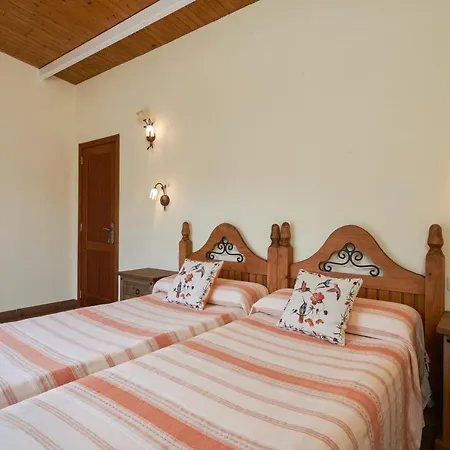 Сasa de vacaciones Charming House In With Shared Pool