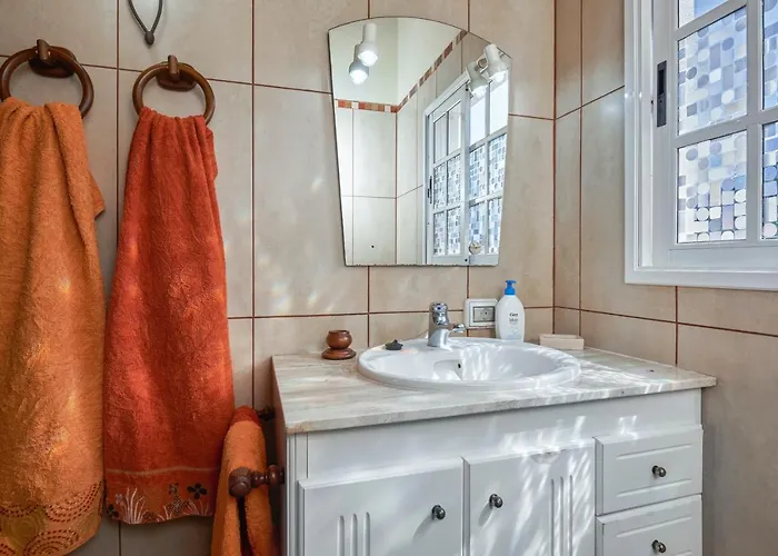 Charming House In With Shared Pool *
