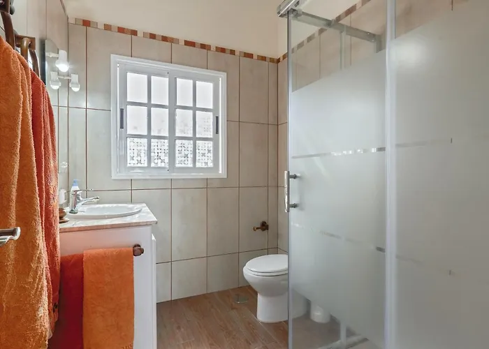 Дом отдыха Charming House In With Shared Pool