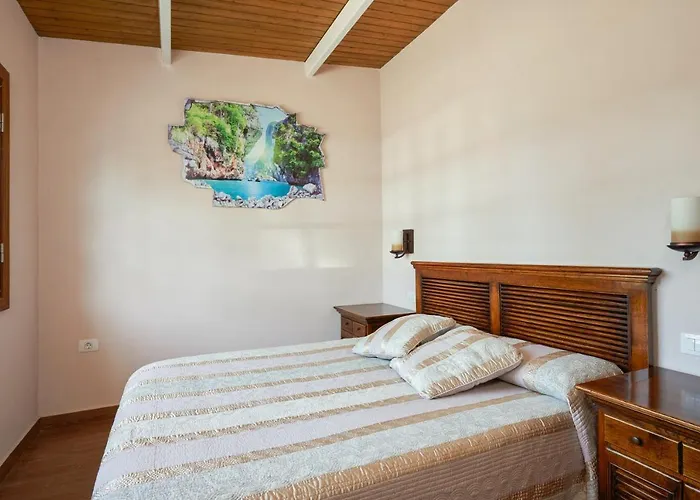 Charming House In With Shared Pool Дом отдыха