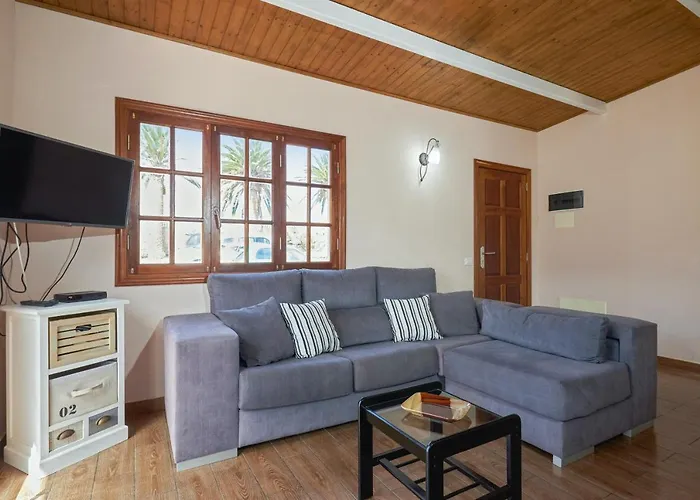 Charming House In With Shared Pool
