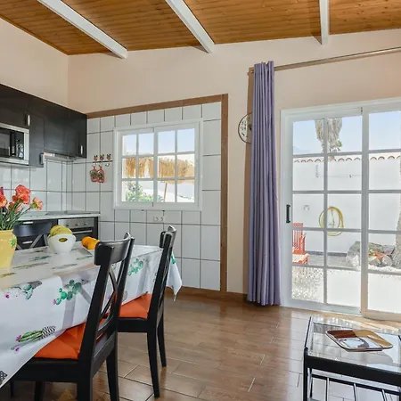 Charming House In With Shared Pool *