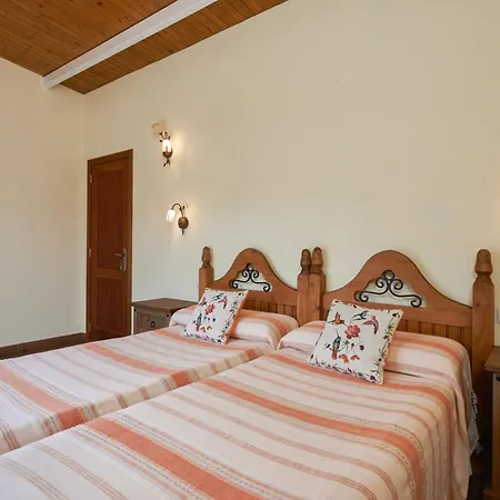 Charming House In With Shared Pool