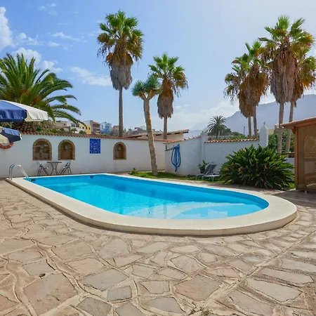 Dom wakacyjny Charming House In With Shared Pool Buenavista Del Norte